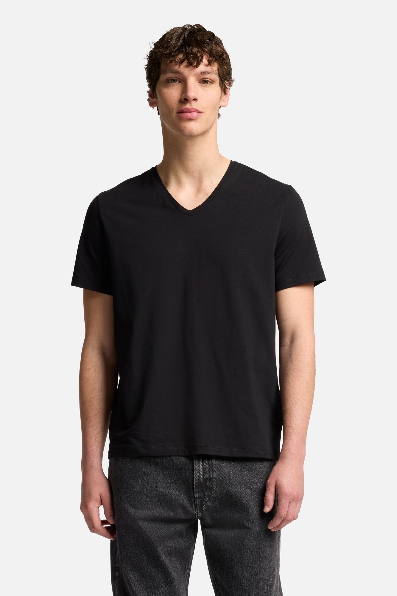 Luxe Performance V-Neck Tee in Black | 7 For All Mankind