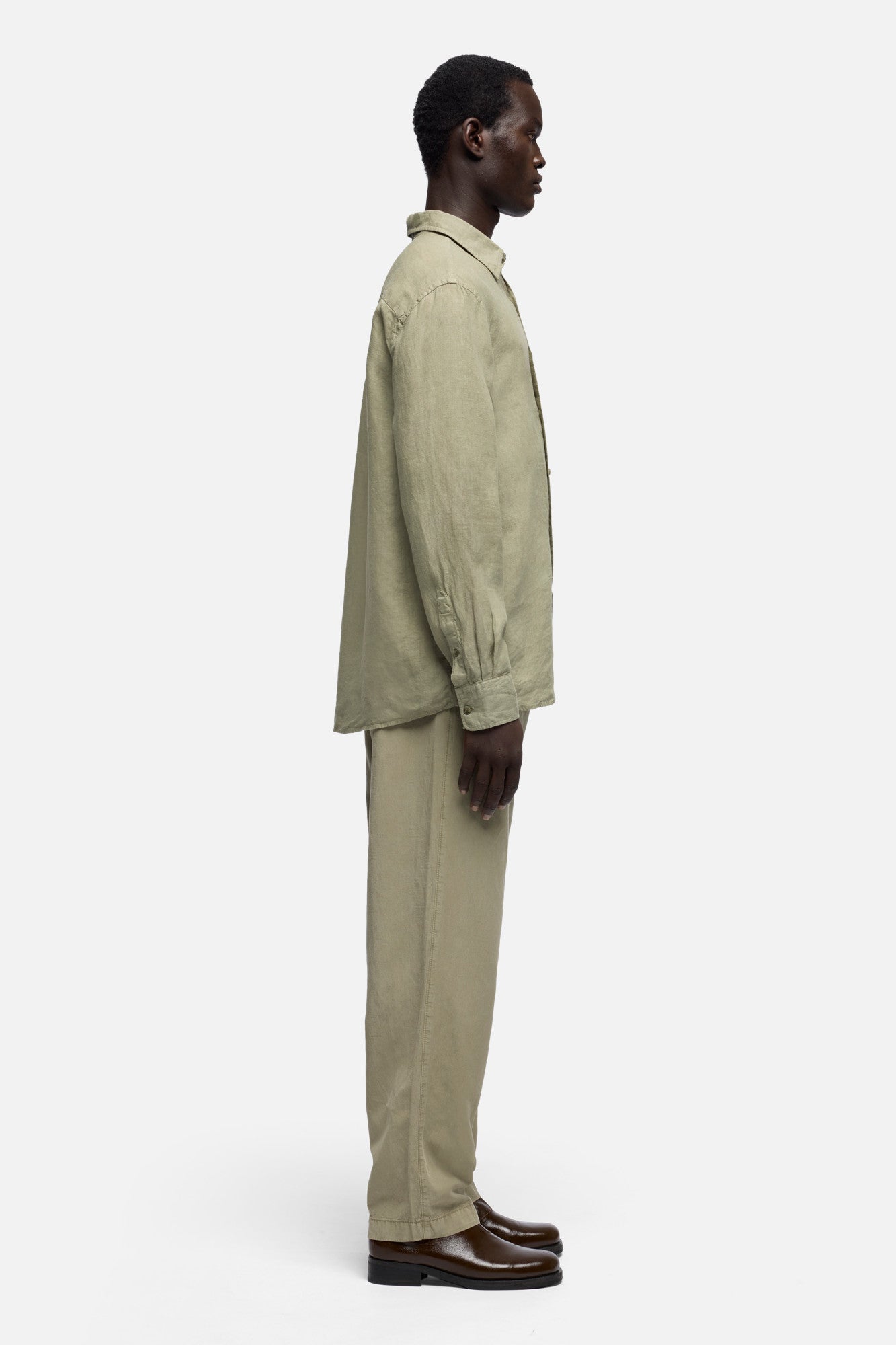 CLASSIC BUTTON UP SHIRT in Linen Army | 7 For All Mankind