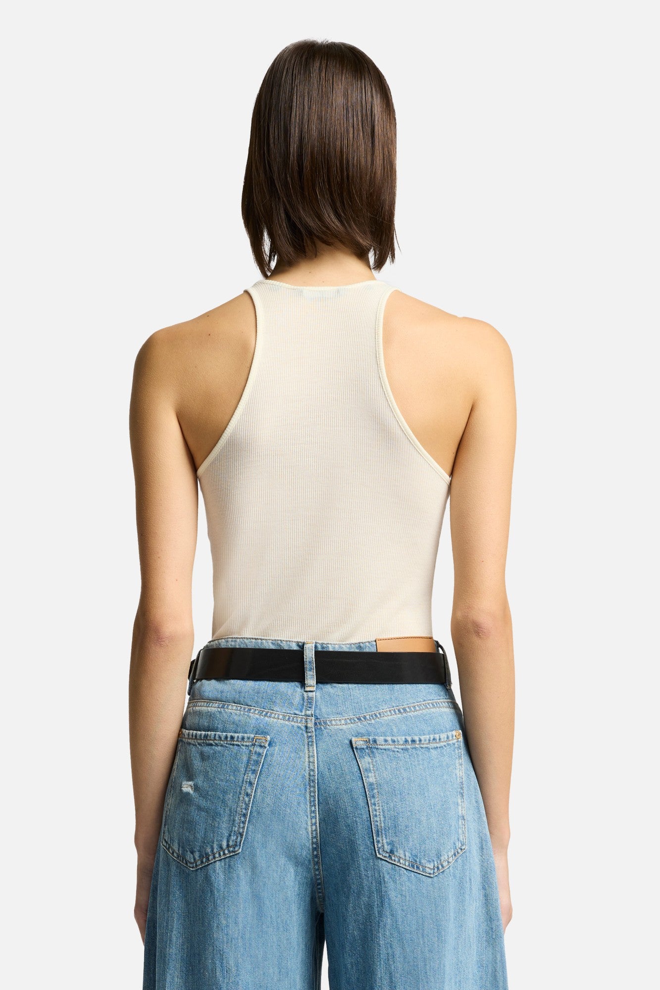 Christina Seewald ホワイト タンクトップ Racer Front Tank in White | 7 For All Mankind