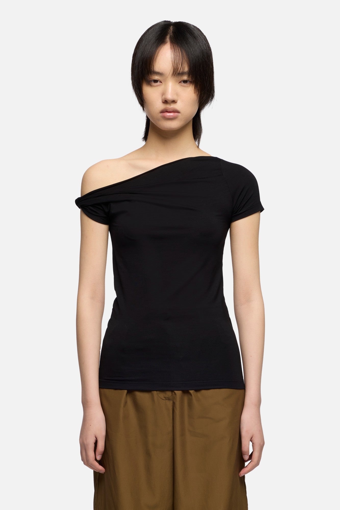 【新品未使用】roughlow accent shoulder teeブラック TWISTED SHOULDER TEE in Lyocell Black | 7 For All Mankind