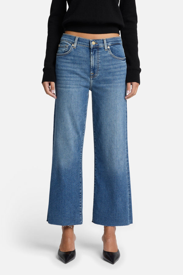 Cropped Alexa in Felicity