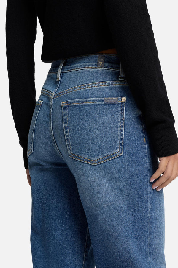 Cropped Alexa in Felicity