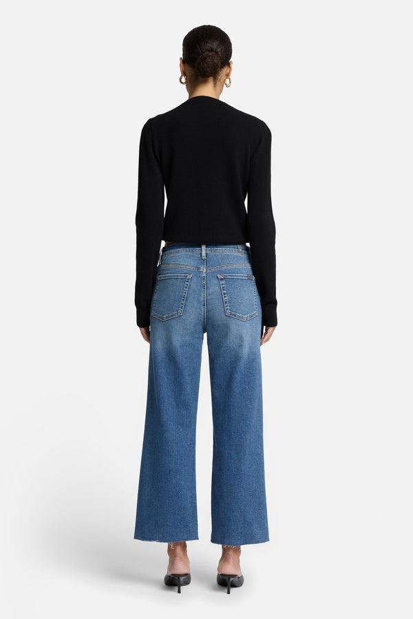 Cropped Alexa in Felicity