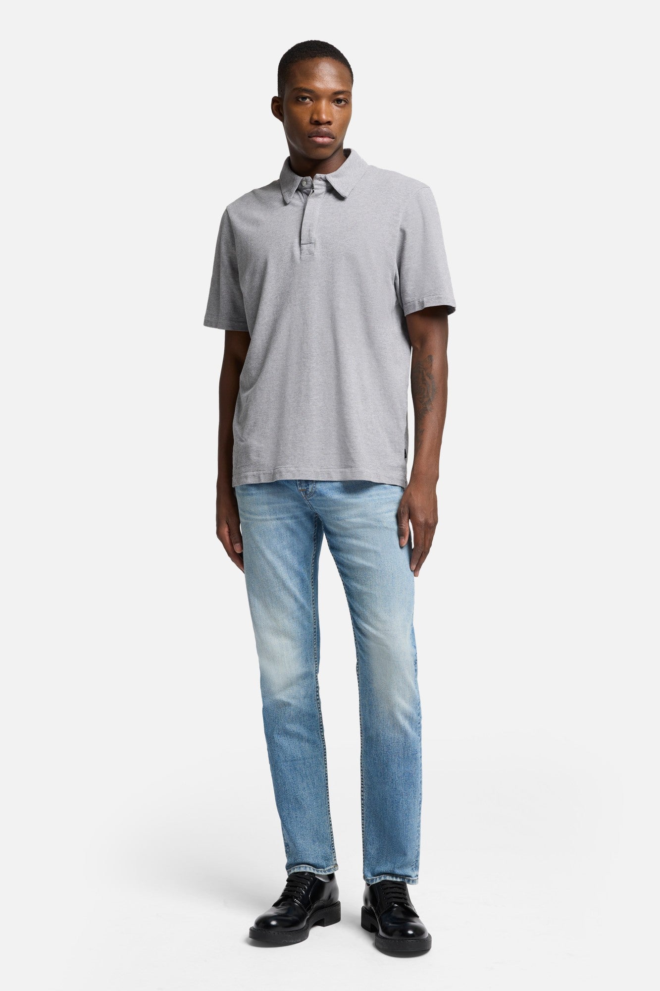 8YARDS Men’s ERITSUKI Airweft The Straight In Volcano| 7 For All Mankind