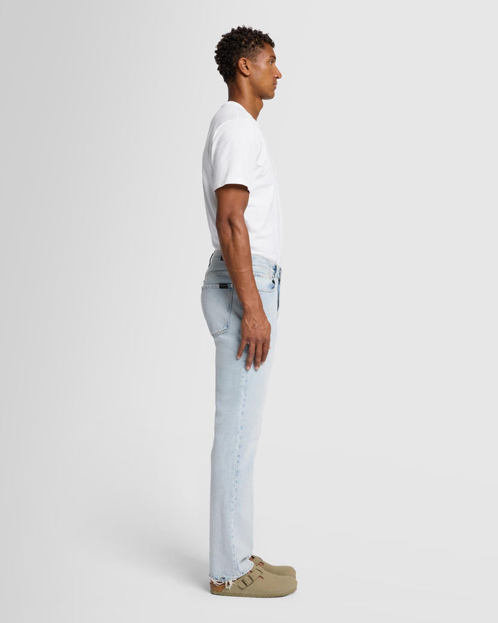 The Straight in Clear Sky | 7 For All Mankind