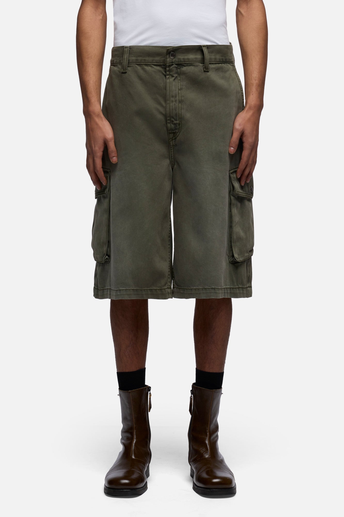 WIDE CARGO SHORT in Luxe Performance Sateen Sunfaded Moss | 7 For