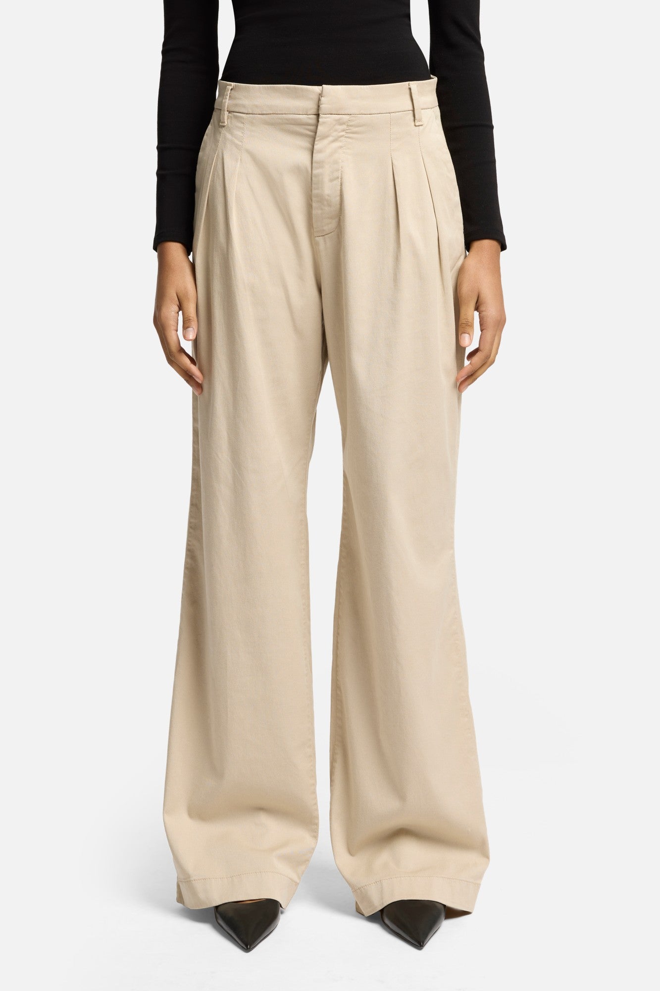 Pleated Chino in Cold Brew | 7 For All Mankind