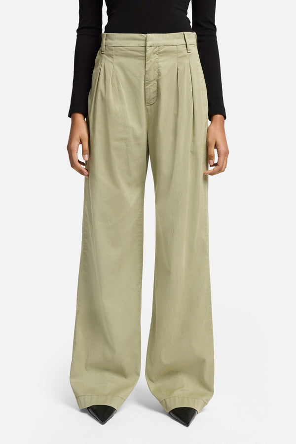 Pleated Chino in Palm