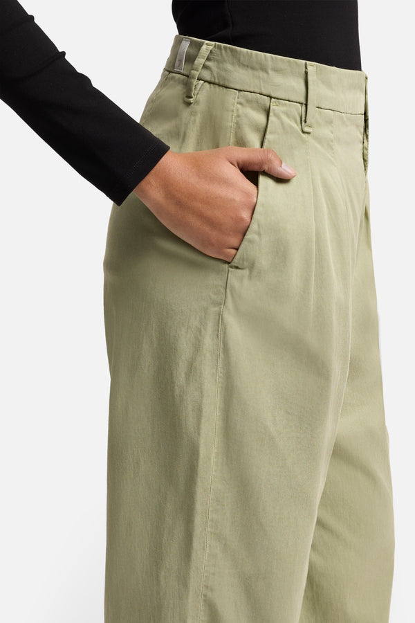 Pleated Chino in Palm