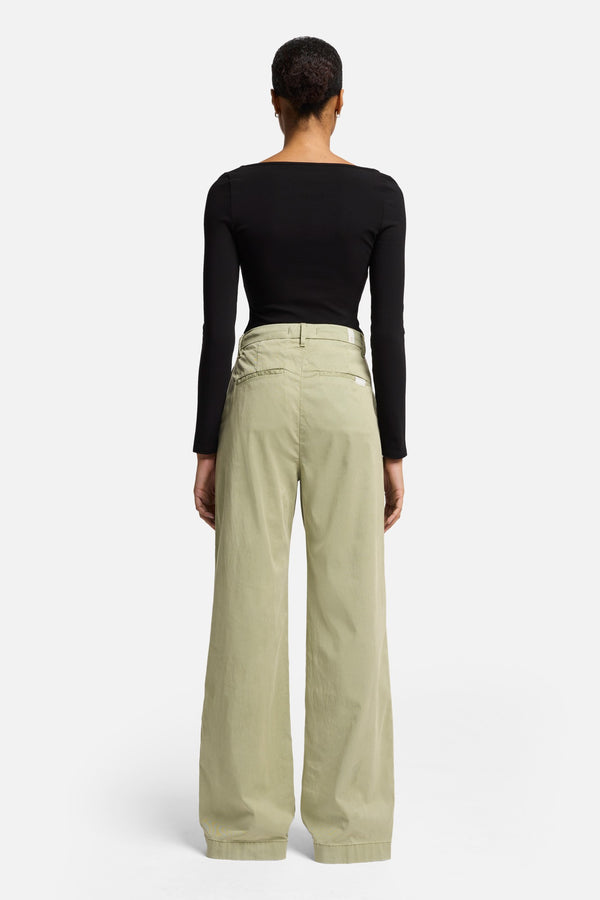 Pleated Chino in Palm