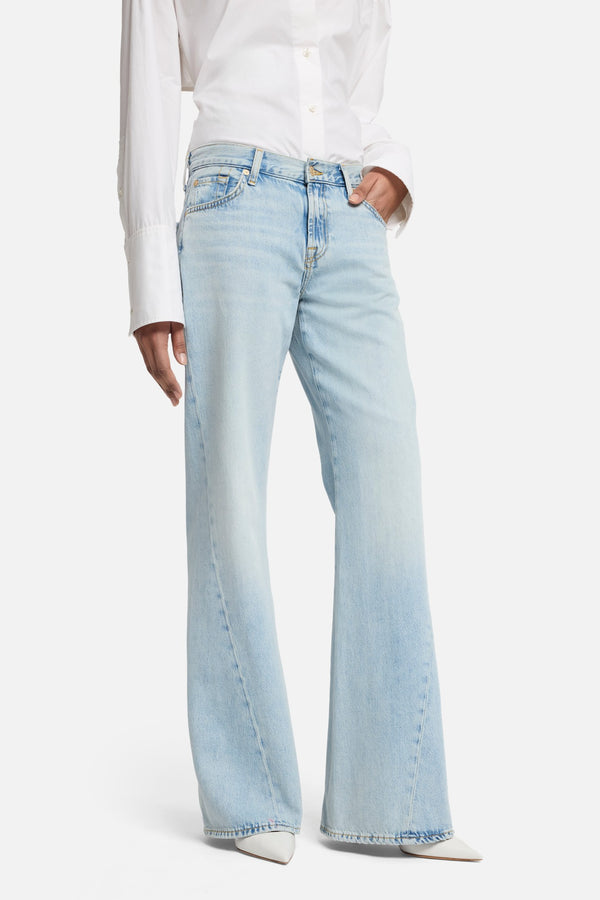 Slim Illusion Twisted Seam Spencer Flare in Tempe