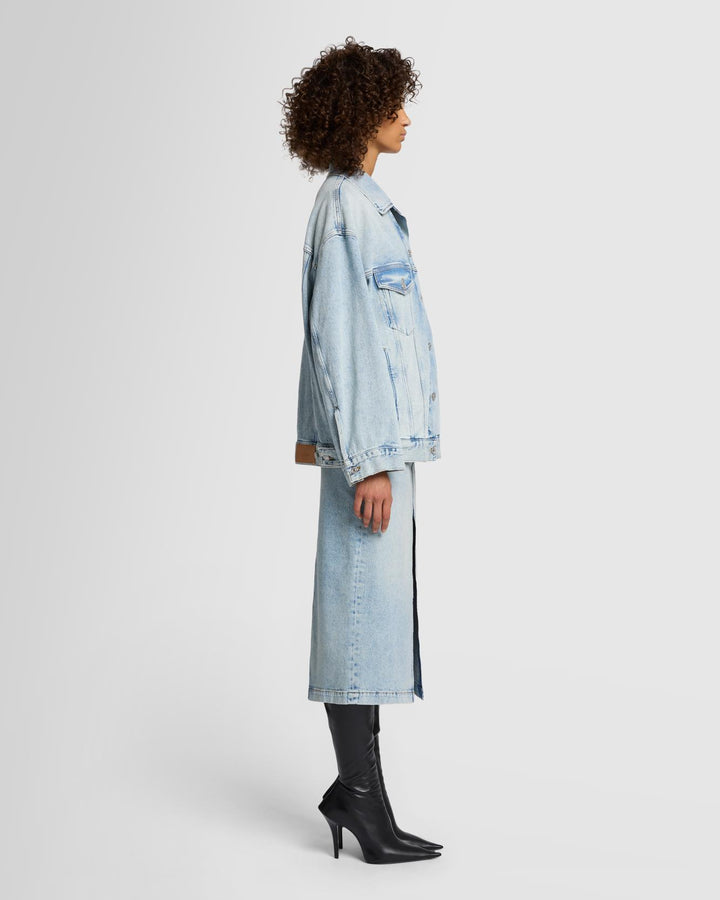 MANKIND Oli Oversized Trucker in Sahara | 7 For All Mankind
