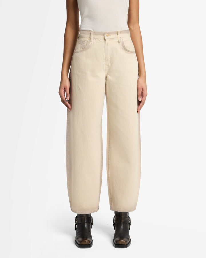 MANKIND Bonnie Barrel Leg in Sand Beach | 7 For All Mankind