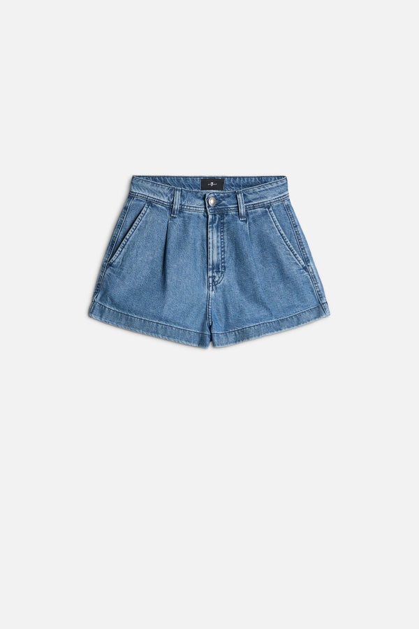 PLEATED SHORT in Weightless Denim