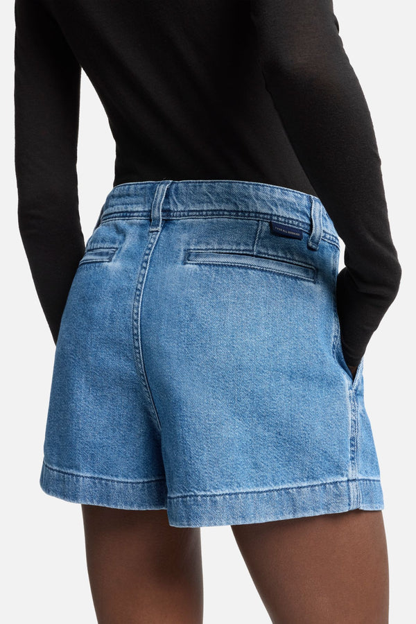 Weightless Pleated Denim Short in Hilo