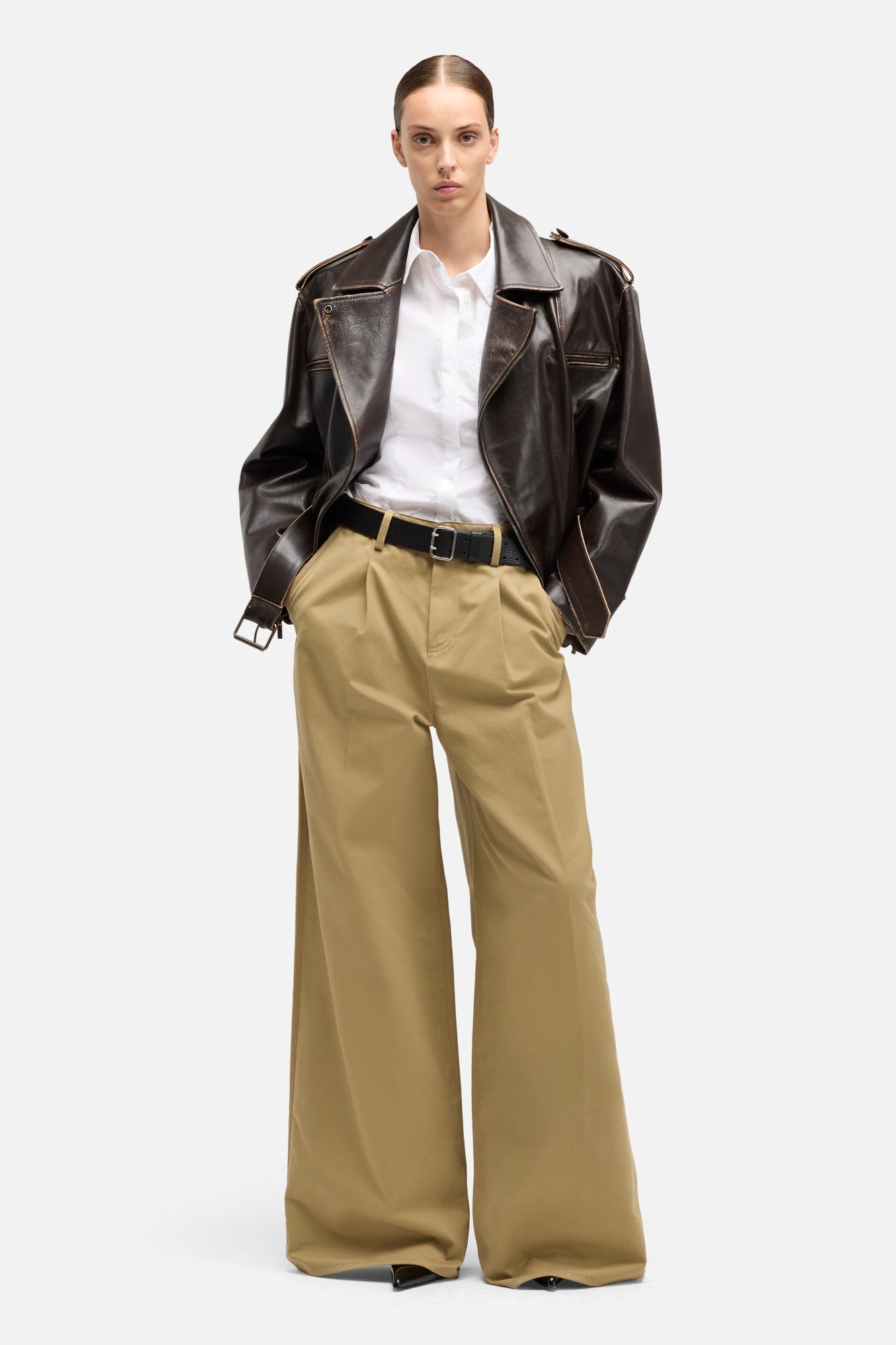 Comfort Twill Pleated Wide Leg Trouser in Sand Storm | 7 For All