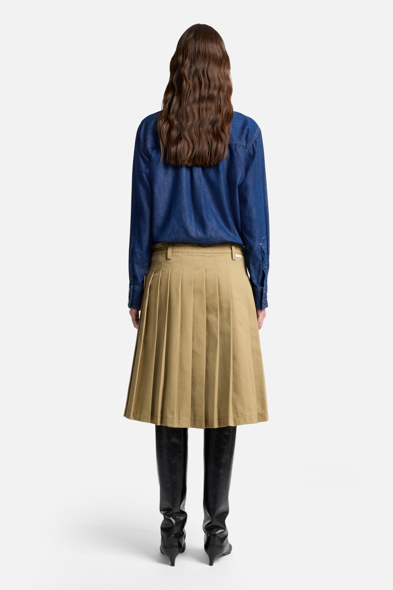 Comfort Twill Pleated Midi Skirt in Sand Storm | 7 For All Mankind
