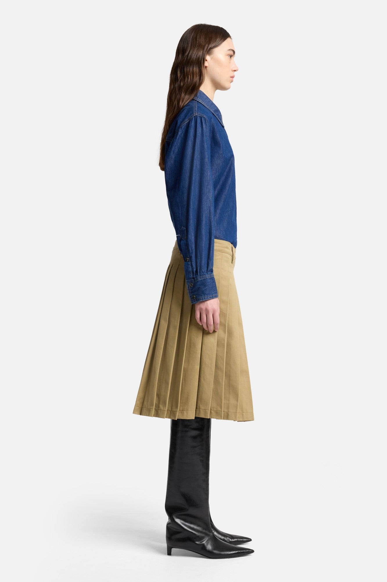 Comfort Twill Pleated Midi Skirt in Sand Storm | 7 For All Mankind
