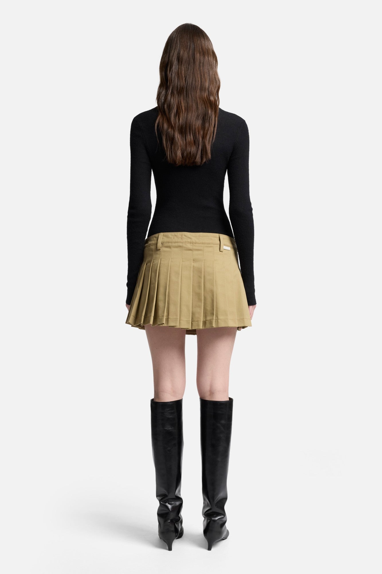 Comfort Twill Pleated Mini Skirt in Sand Storm | 7 For All Mankind